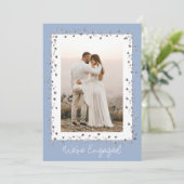 Wir sind eine Verlobte Personalisierte Foto-Engage Einladung (Stehend Vorderseite)