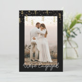 Wir sind eine Verlobte Personalisierte Foto-Engage Einladung (Stehend Vorderseite)