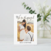 Wir sind eine Verlobte Personalisierte Foto-Engage Postkarte (Stehend Vorderseite)
