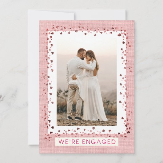 Wir sind eine Verlobte Pink Hearts Foto Engagement Einladung (Vorderseite)