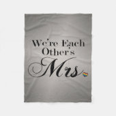 Wir sind gegenseitig Frau Lesbische Pride Typograf Fleecedecke (Vorderseite)