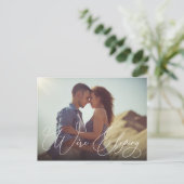 Wir sind gerade dabei, das Hochzeitsupdate-Foto zu Ankündigungspostkarte (Stehend Vorderseite)