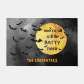 "Wir sind hier alle ein bisschen BATTY" Personalis Fußmatte (Vorderseite)