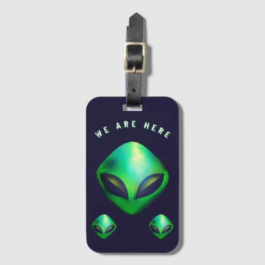 "Wir sind hier" Grüner Alien-Kopf Gepäckanhänger (Vorderseite Vertikal)