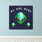 "Wir sind hier" Grüner Alien-Kopf Leinwanddruck (Insitu (Holzboden))