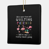 Wir sind mehr als nur Freunde zu quiltieren Keramikornament (Links)