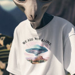 Wir sind nicht allein eine UFO-Alien T-Shirt<br><div class="desc">Dieses Design kann durch Auswahl der Option Design bearbeiten personalisiert werden. Sie können auch auf andere Gegenstände übertragen. Kontaktieren Sie mich unter colorflowcreations@gmail.com oder nutzen Sie die Chat-Option oben auf der Seite, wenn Sie dieses Design auf einem anderen Produkt haben möchten oder Hilfe bei diesem Design benötigen. Sehen Sie mehr...</div>