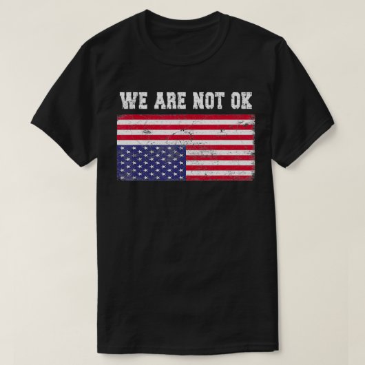 Wir sind nicht Ok USA Flag auf dem Kopf T-Shirt (Design vorne)