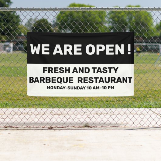 Wir sind offen in Schwarz und Weiß Banner (Insitu)