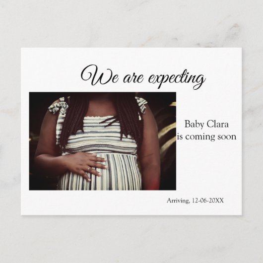 wir sind schwanger, geben Sie den Babynamen Datum  Postkarte (Vorderseite)