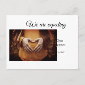 wir sind schwanger, geben Sie den Babynamen Datum  Postkarte (Vorderseite)