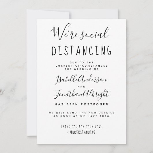 Wir sind soziale Distanzen stylische Hochzeit vers Einladung (Vorderseite)