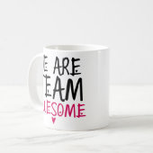 Wir sind Team Phantastisch Black Pink Co-Mitarbeit Kaffeetasse (Vorderseite Links)