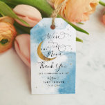 Wir sind über dem Mond, Blue Gold Baby Dusche Geschenkanhänger<br><div class="desc">Die Babydusche des Dreamy Jungen ist mit einer Aquarelltextur in blau auf der Rückseite mit Imitaten goldenen Glitzer Mond und Sternen versehen. Im Text steht: "Wir sind über dem Mond." - "Danke,  dass du mit uns gefeiert hast."</div>