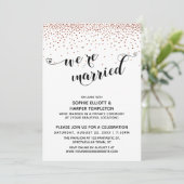 Wir sind Verheiratet Hearts Script Copper Confetti Einladung (Stehend Vorderseite)