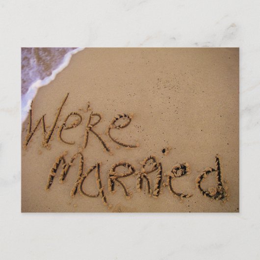 Wir sind Verheiratet in Sand Postcard Ankündigungspostkarte (Vorderseite)