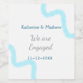 Wir sind verlobt blaugraue Aquarellspirale stilvol Weinetikett (Einzelnes Label)