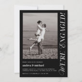 Wir sind Verlobt Chic Modern Verlobung Foto Black Einladung (Vorderseite)