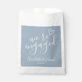 Wir sind Verlobt Engagement Party Dusty Blue Geschenktütchen (Vorderseite)