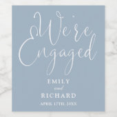Wir sind Verlobt Engagement Party Dusty Blue Weinetikett (Einzelnes Label)