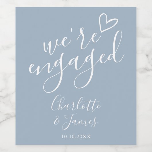 Wir sind Verlobt Engagement Party Dusty Blue Weinetikett (Einzelnes Label)