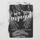 Wir sind Verlobt|Moderne Zwei Fotos Elegant Ankündigung (Vorne/Hinten)