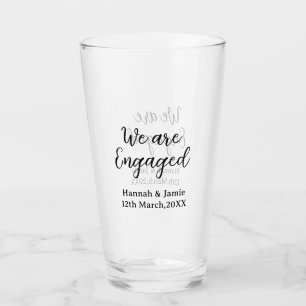 Wir sind verlobt name datum kalligrafischstylisch glas