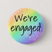 Wir sind Verlobt! Regenbogenknopf Button (Vorderseite)