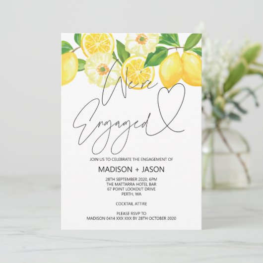 Wir sind Verlobt Summer Engagement Party Lemon Einladung (Stehend Vorderseite)