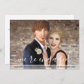 Wir sind Verlobt Typografie Ihr Foto Verlobung Einladung (Vorne/Hinten)