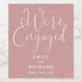 Wir sind Verlobte Engagement Party Dusty Rose Pink Weinetikett (Einzelnes Label)