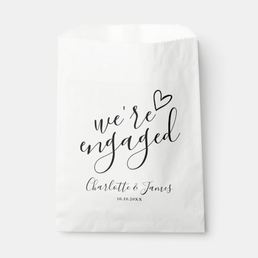 Wir sind Verlobte Engagement Party Schwarz und Wei Geschenktütchen (Vorderseite)