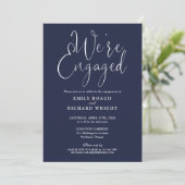 Wir sind Verlobte Script Navy Blue Engagement Part Einladung (Stehend Vorderseite)