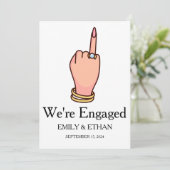 Wir sind verlobte Verlobung-Ankündigungskarten Einladung (Stehend Vorderseite)