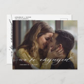 Wir sind Verlobtes modernes Foto Ankündigungspostkarte (Vorne/Hinten)