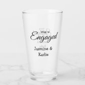 Wir sind verlobtes Paar Name romantisch stilvoll e Glas (Rückseite)