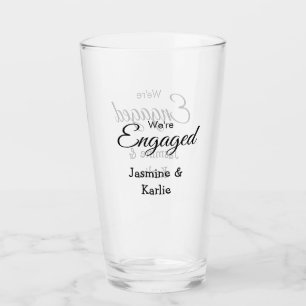 Wir sind verlobtes Paar Name romantisch stilvoll e Glas