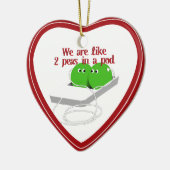 Wir sind wie zwei Erbsen in einem Pod Keramik Ornament (Links)