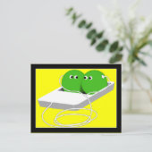 Wir sind wie zwei Erbsen in einem Pod Postkarte (Stehend Vorderseite)