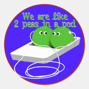 Wir sind wie zwei Erbsen in einem Pod Runder Aufkleber