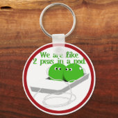Wir sind wie zwei Erbsen in einem Pod Schlüsselanhänger (Vorderseite)