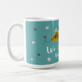 Wir sind zusammen mit Bienen und Blume Valentine Kaffeetasse (Links)