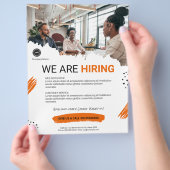 Wir stellen Mitarbeiter mit dem Logo "Custom Busin Flyer (Hand)