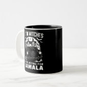 Wir stimmen für Kamala Halloween Zweifarbige Tasse (Vorderseite Links)