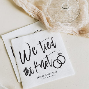 Wir tippen den Knoten Post-Nuptial-Party-Script Serviette
