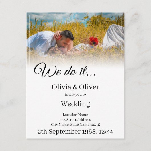 Wir tun es - ein Paar auf der Wiese küssen Begleitkarte (Vorderseite)