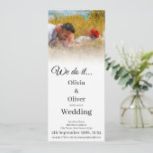 Wir tun es - ein Paar auf der Wiese küssen Einladung (Stehend Vorderseite)