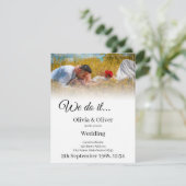 Wir tun es - ein Paar auf der Wiese küssen Einladung (Stehend Vorderseite)