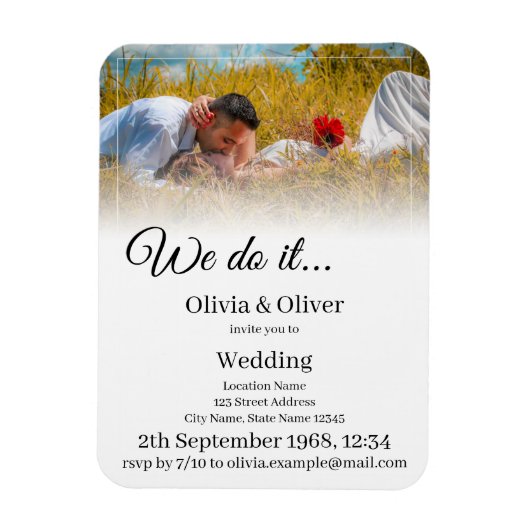 Wir tun es - ein Paar auf der Wiese küssen Magnet (Vertikal)