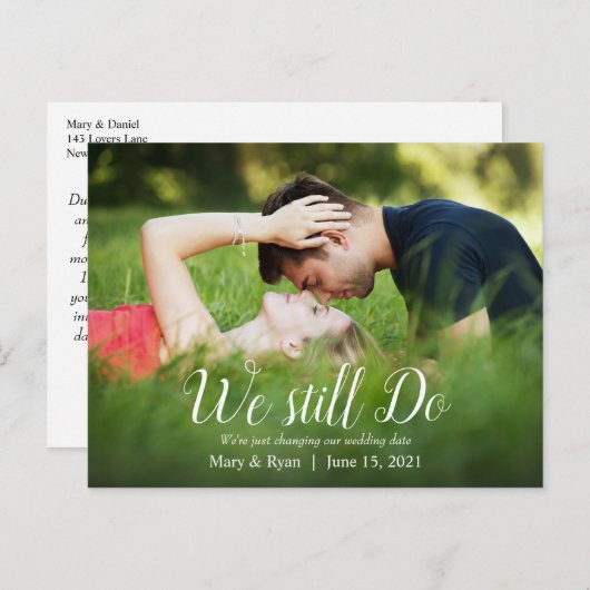 Wir tun es noch | Aufgehängte weiße Kalligraphie v Postkarte (Vorne/Hinten)